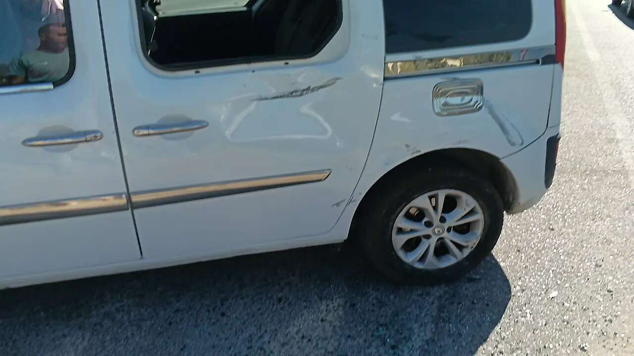 Muğla'da Dönüş Yapan Araçla Motosiklet Çarpıştı: Küçük Çocuğun Üzerine Camlar Yağdı 2